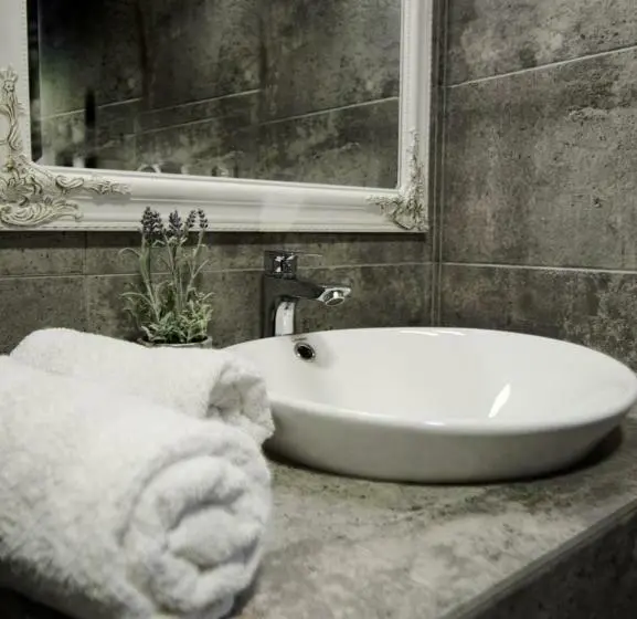 اتاق لوکس با تخت بزرگ, Casa Bella