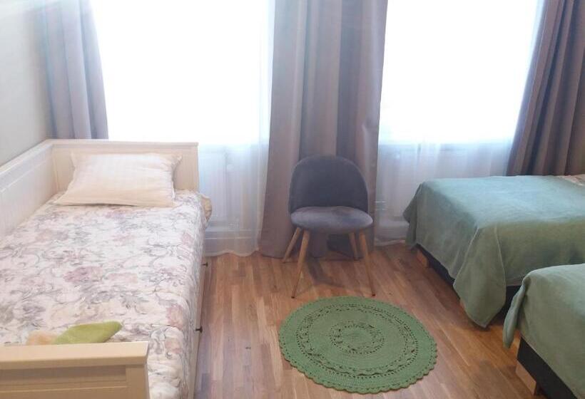 اتاق استاندارد سه نفره, Nurmbergi Maja