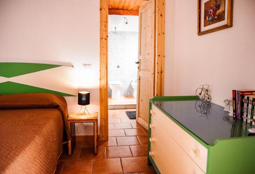 Номер Стандарт, Bobo S House Calasetta