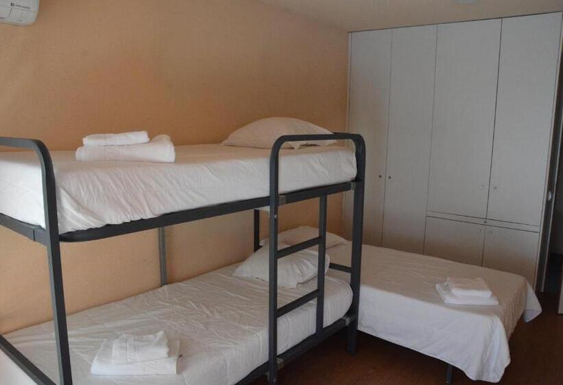 חדר סטנדרט לשלושה, Mobility Friends Hostel