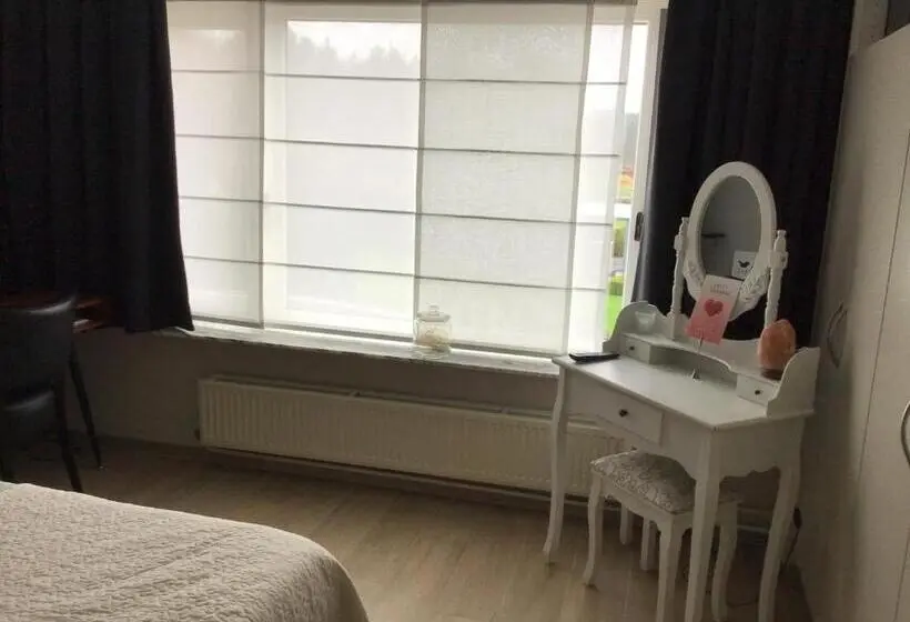 スタンダードルーム, Studio Gardenroom Guesthouse De Steenberg Met Tuinzicht