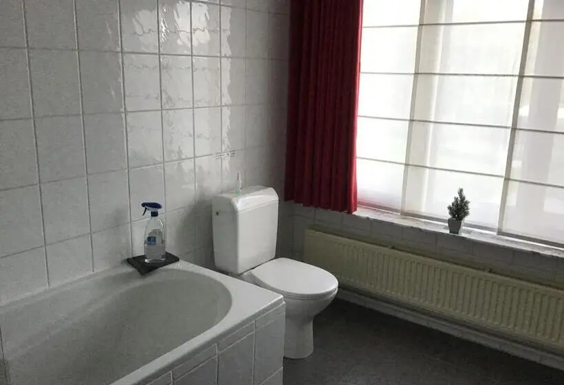 バス共有のスタンダードルーム, Studio Gardenroom Guesthouse De Steenberg Met Tuinzicht