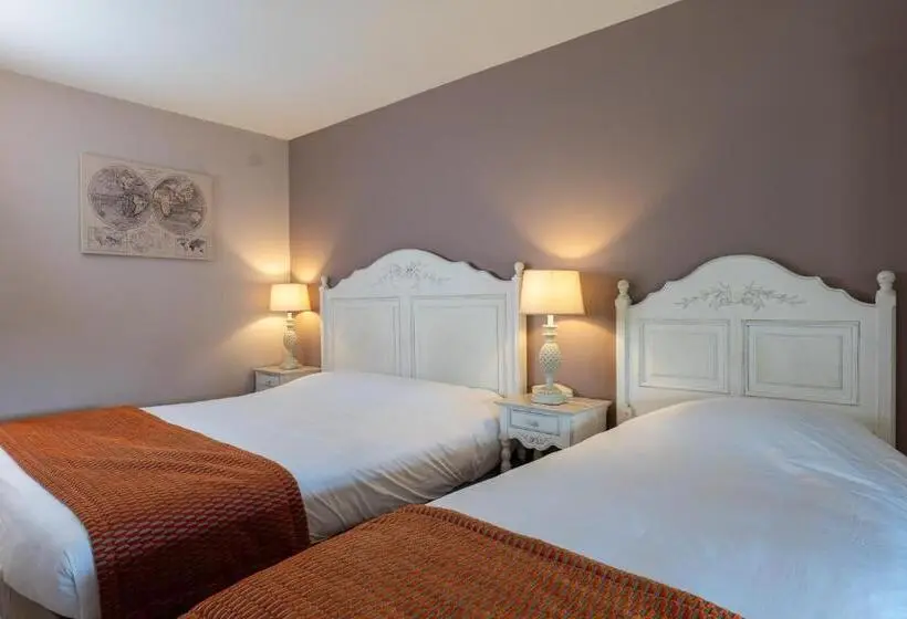 Standard Triple Room with Terrace, Village Motel