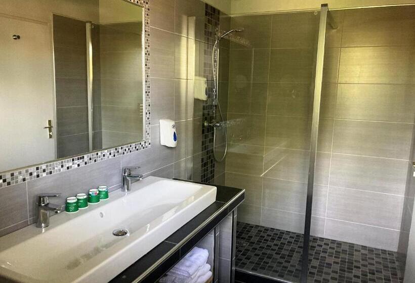 ファミリールーム, Village Motel