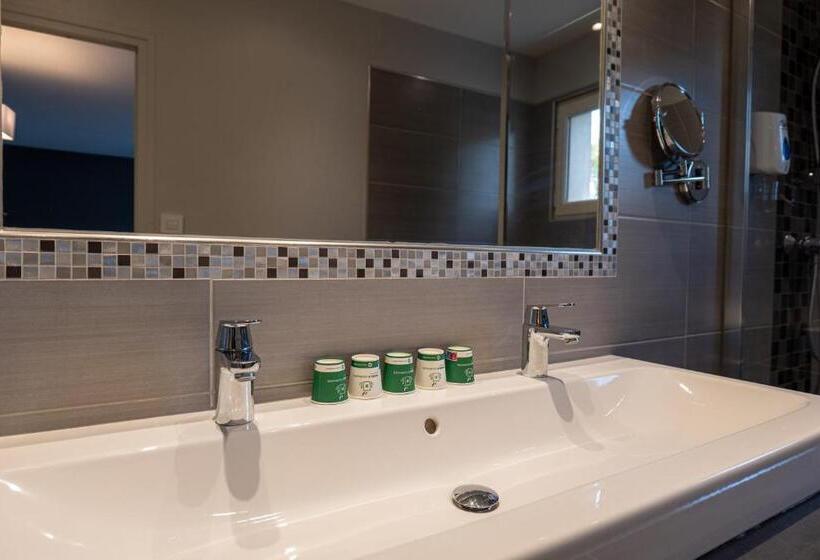 ファミリールーム, Village Motel