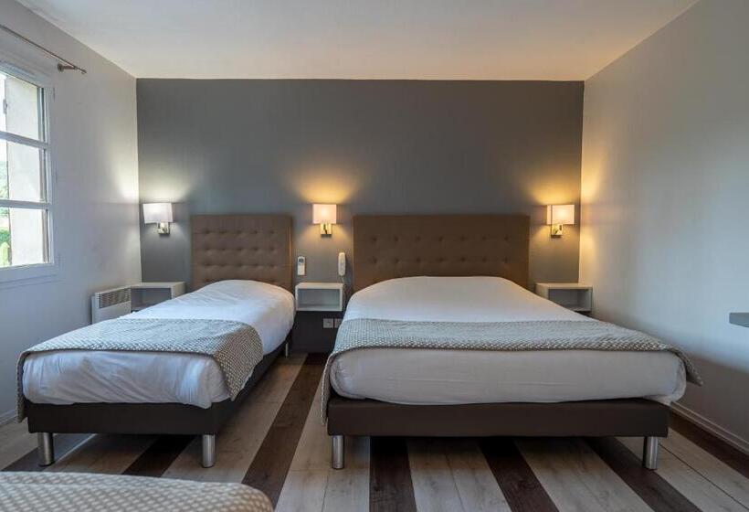 Семейный Номер, Village Motel