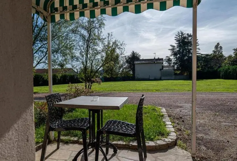 اتاق استاندارد با چشمانداز باغ, Village Motel