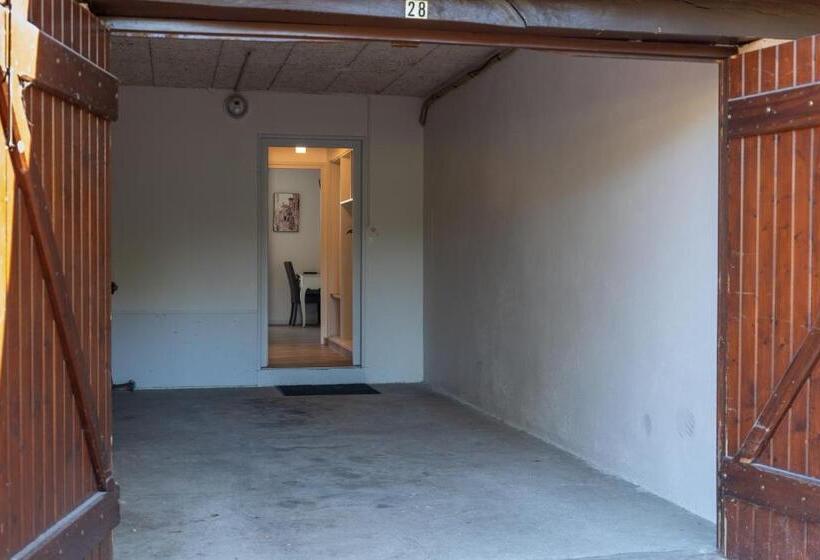 プールビュースタンダードルーム, Village Motel