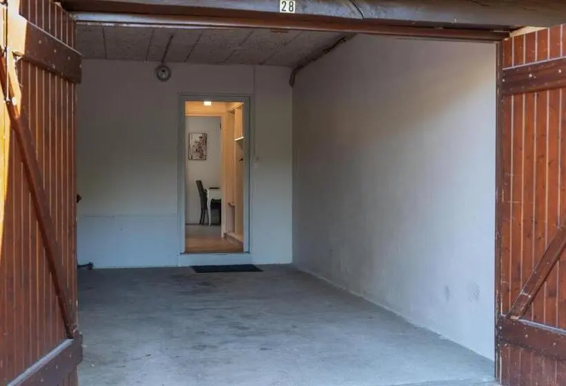 اتاق استاندارد با چشمانداز استخر, Village Motel