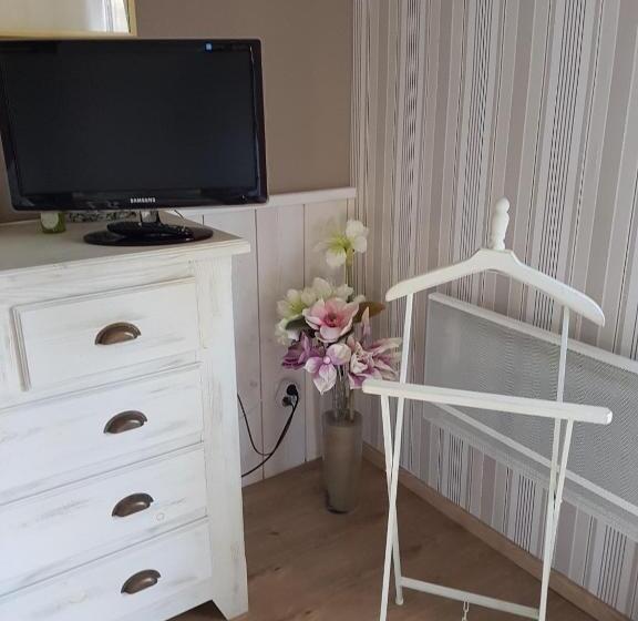 标准间, Chambre D Hotes à 4 Kms D Uzes Chez Nadou