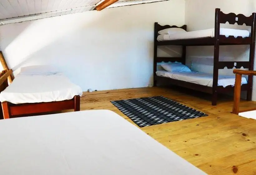 ルームシェアのワンベッド, Santo Hostel