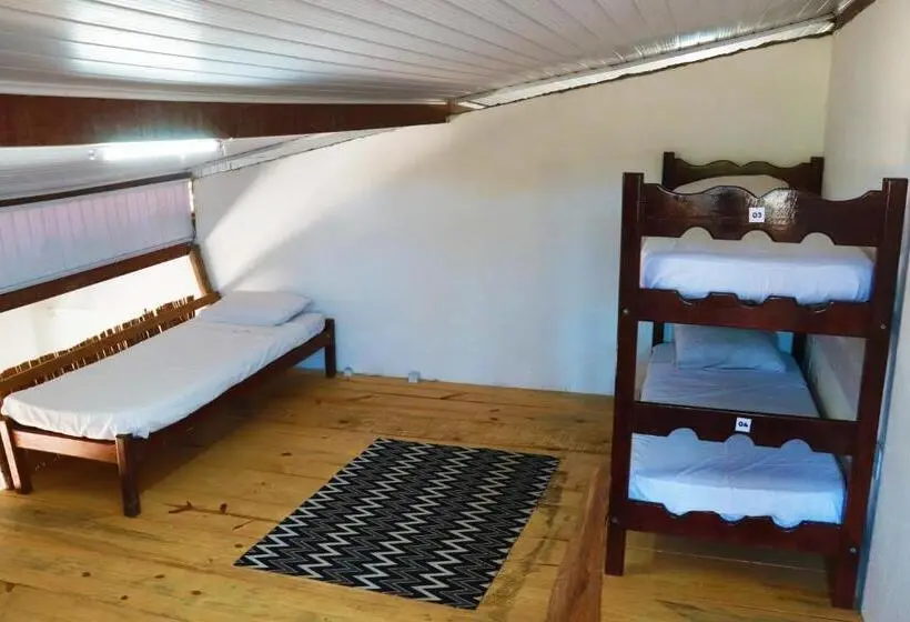 ルームシェアのワンベッド, Santo Hostel