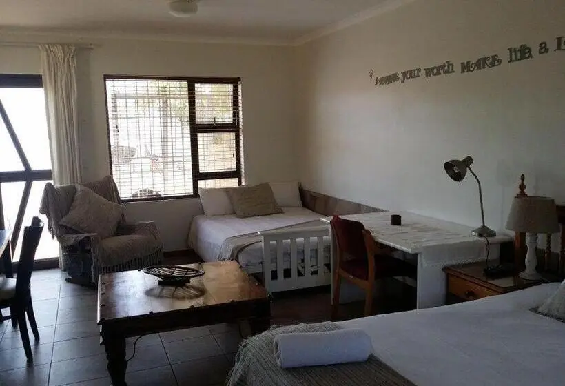 ファミリールーム, 12 On Beach Guest House