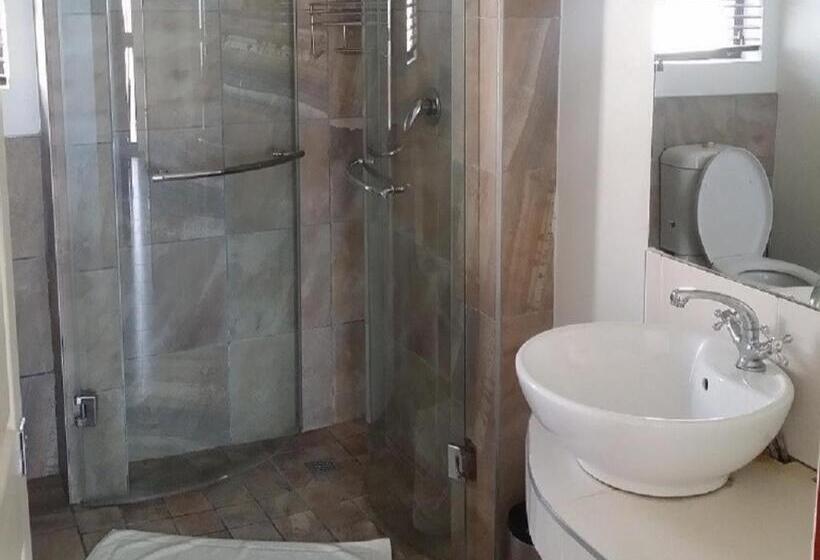 חדר משפחתי, 12 On Beach Guest House