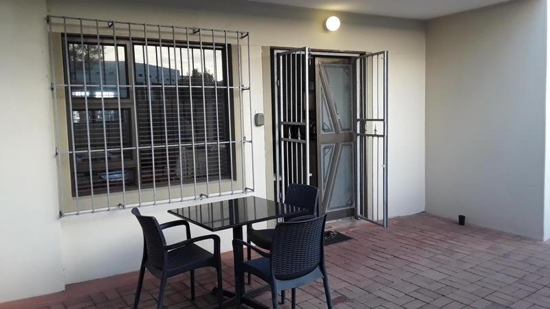 חדר משפחתי, 12 On Beach Guest House