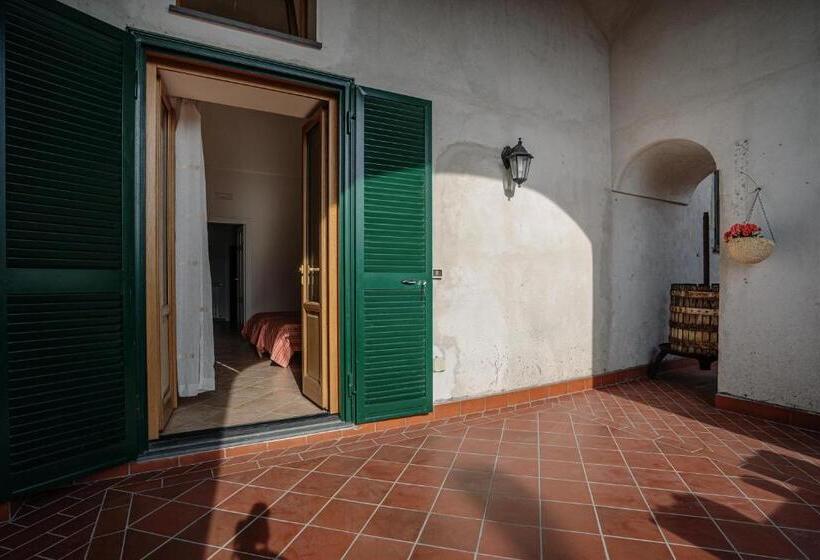 标准间, The View House