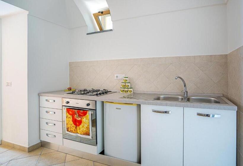 标准间, The View House