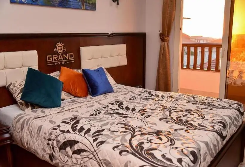 سوییت جونیور, Grand Hotel Ras Elbar