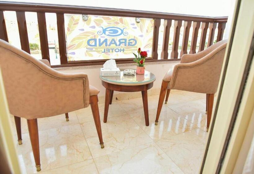 سوییت جونیور, Grand Hotel Ras Elbar