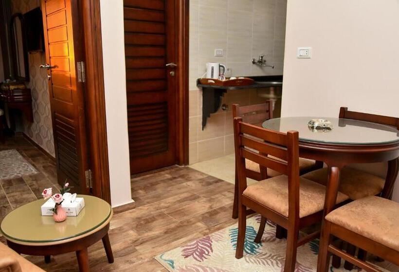 سوییت خانوادگی, Grand Hotel Ras Elbar