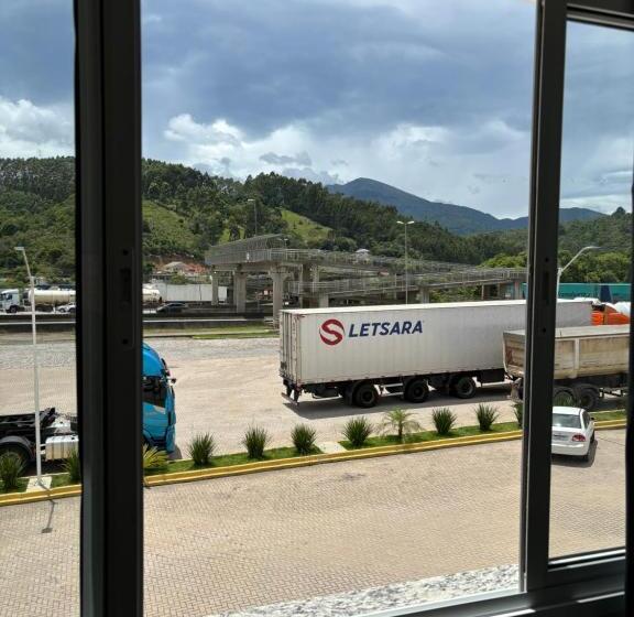 חדר משפחתי, Mahle