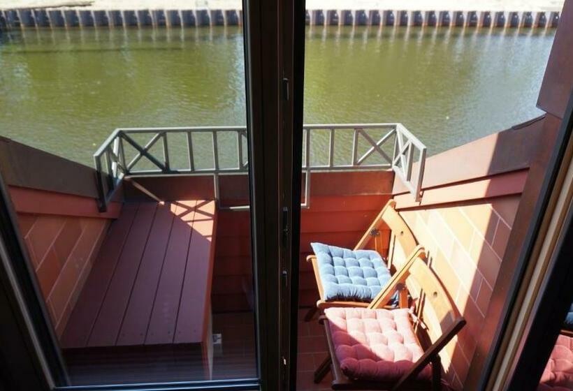 سوئیت با چشمانداز رودخانه, Merchant Signature Suites