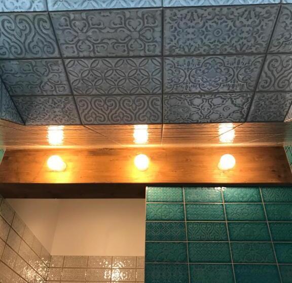 سوئیت با چشمانداز رودخانه, Merchant Signature Suites