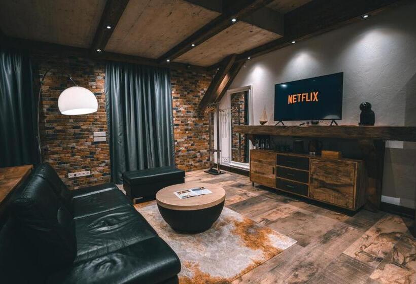 Suite with Terrace, Merchant Signature Suites