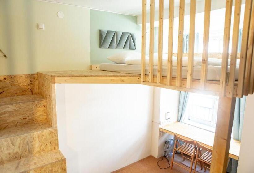 四人标准间, Sishaus Hostel