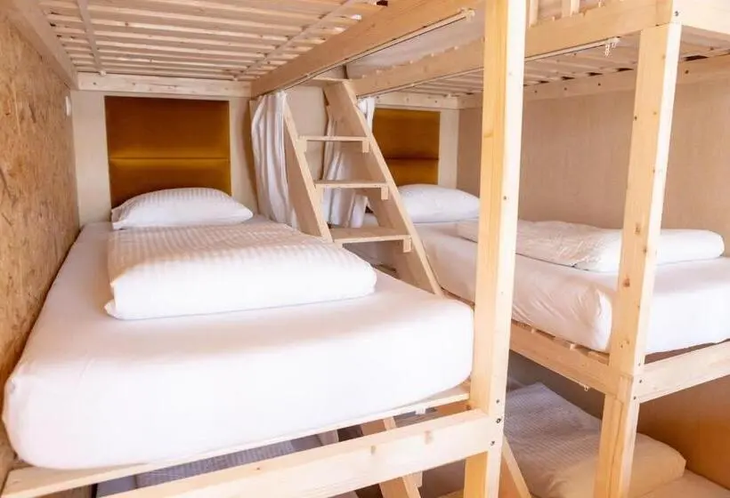 Quarto Familiar, Sishaus Hostel