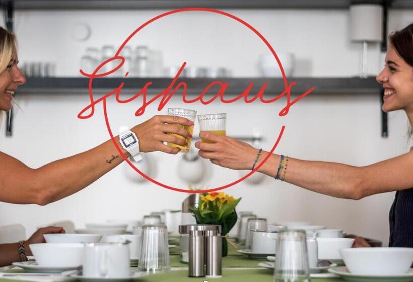 家庭间, Sishaus Hostel