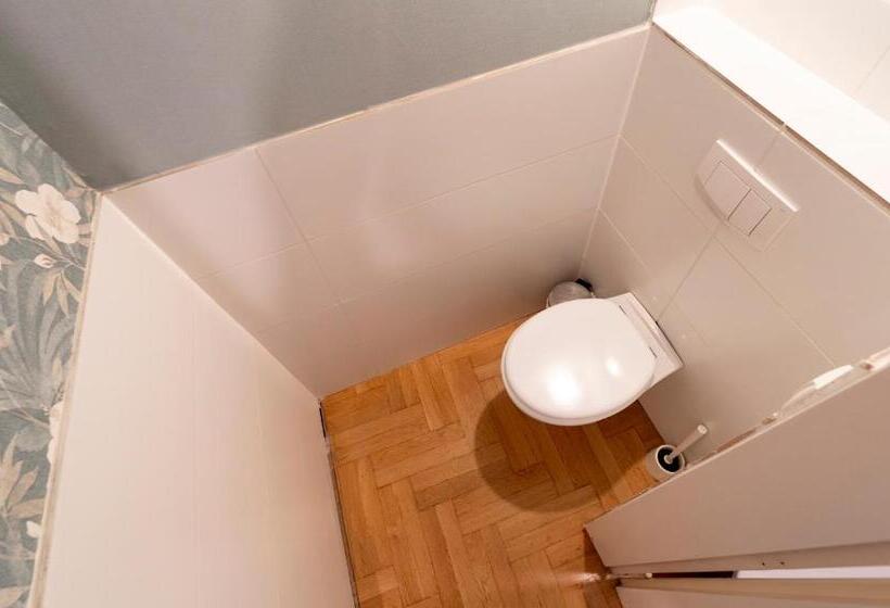 Номер Стандарт, Sishaus Hostel