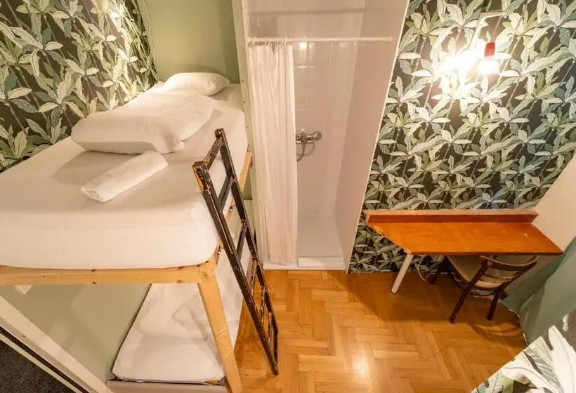 Quarto standard, Sishaus Hostel
