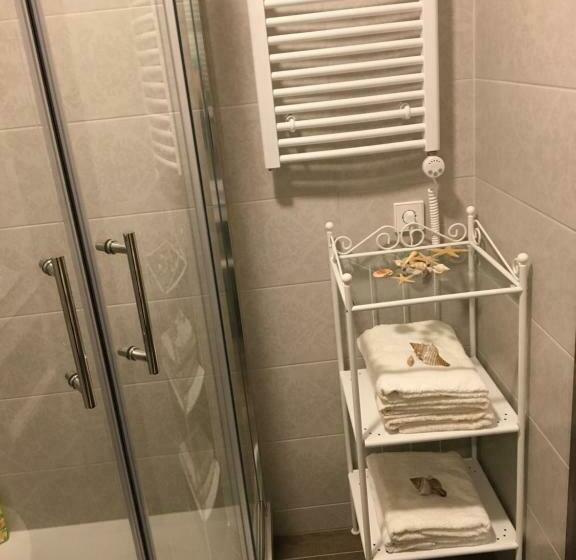 اتاق استاندارد چهارنفره با بالکن, Sky Villa