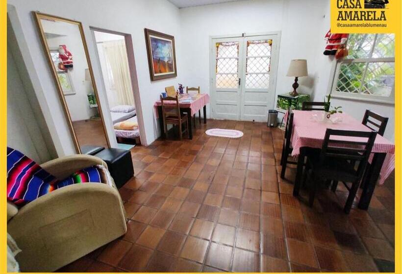 اتاق استاندارد با سرویس بهداشتی مشترک, Casa Amarela Blumenau Hospedagem Alternativa