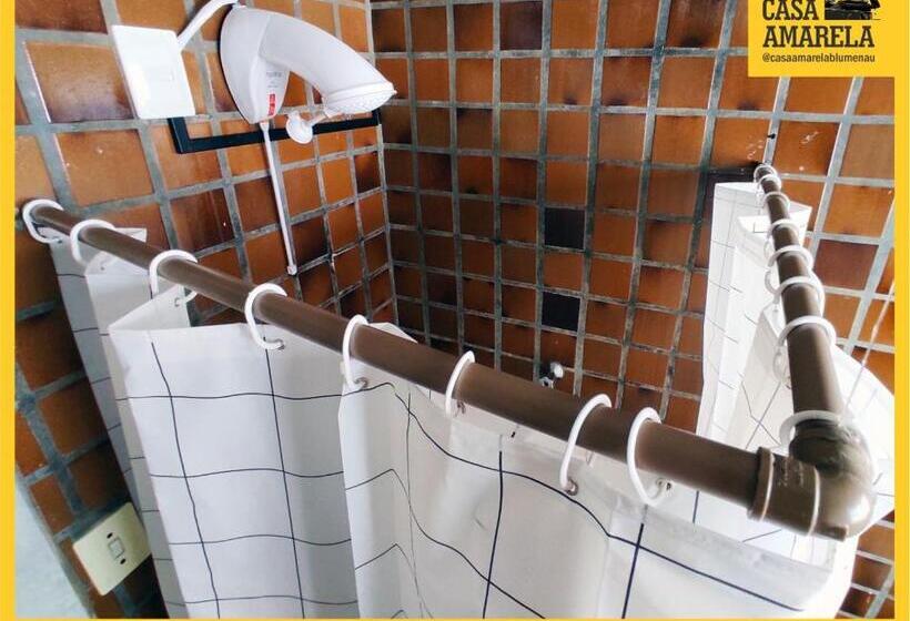 اتاق استاندارد با سرویس بهداشتی مشترک, Casa Amarela Blumenau Hospedagem Alternativa