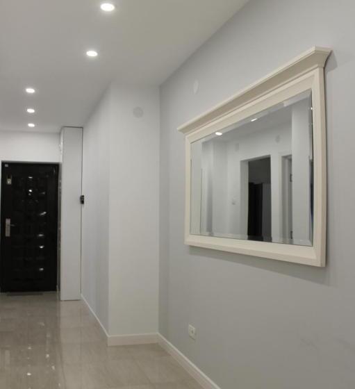 اتاق لوکس با تخت بزرگ, Luxury City Center Apartment – Romana