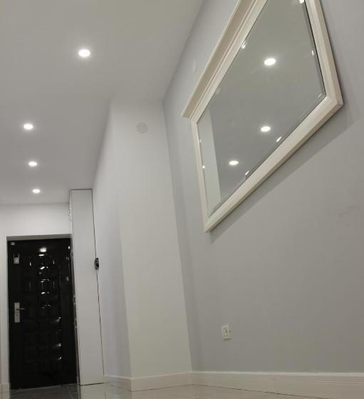 اتاق لوکس با تخت بزرگ, Luxury City Center Apartment – Romana