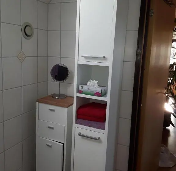 Standard Yhden Hengen Huone, Naturnära Enkel Rum B&b I Uppsala Ramstalund