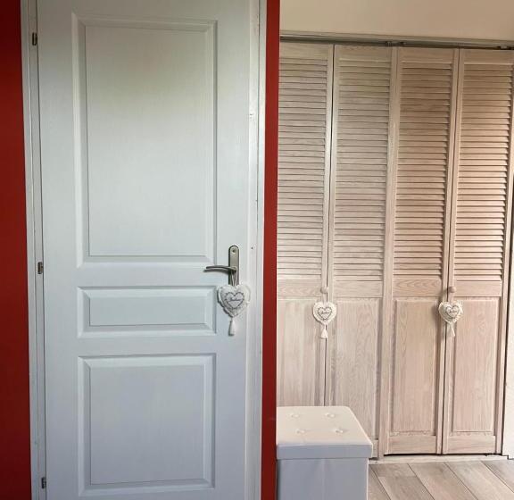 חדר סטנדרט לשלושה, Chambres Privées Chez Le Particulier Aéroport Lille Lesquin