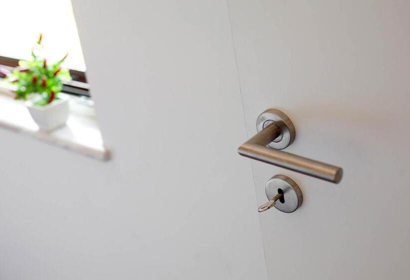 스탠다드 룸 공동 욕실, Red House Accomodation Potenza Picena