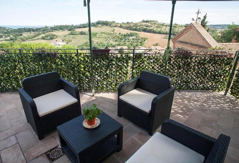 스탠다드 룸 킹사이즈 침대, Red House Accomodation Potenza Picena