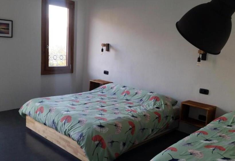 اتاق استاندارد سه نفره, B&b Val Valerna