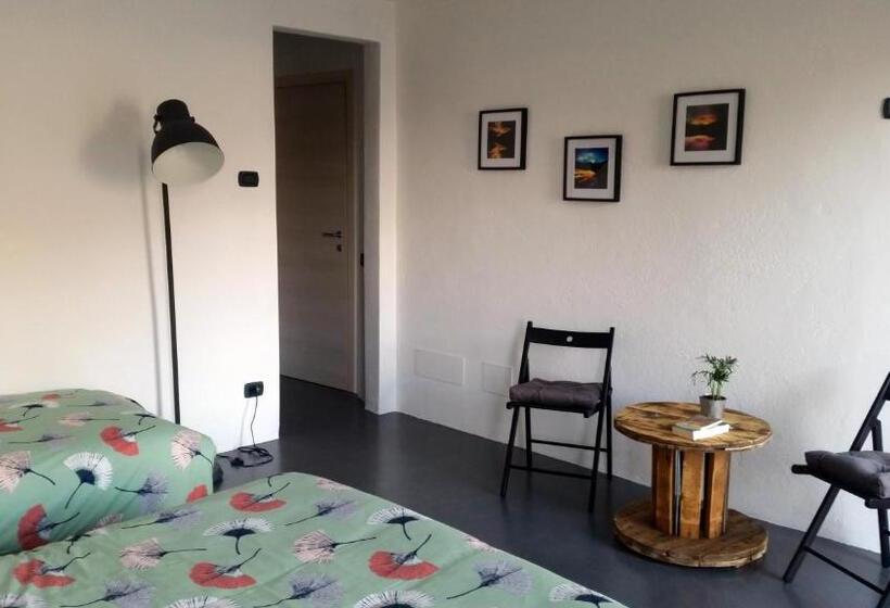 اتاق استاندارد سه نفره, B&b Val Valerna