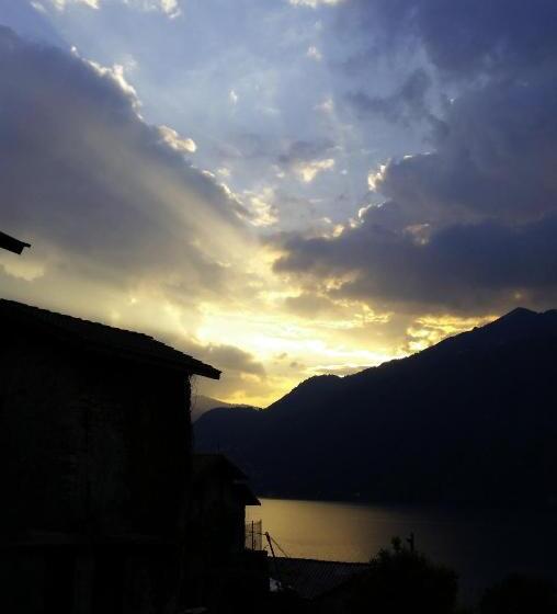 Suite with lake view, B&b Val Valerna