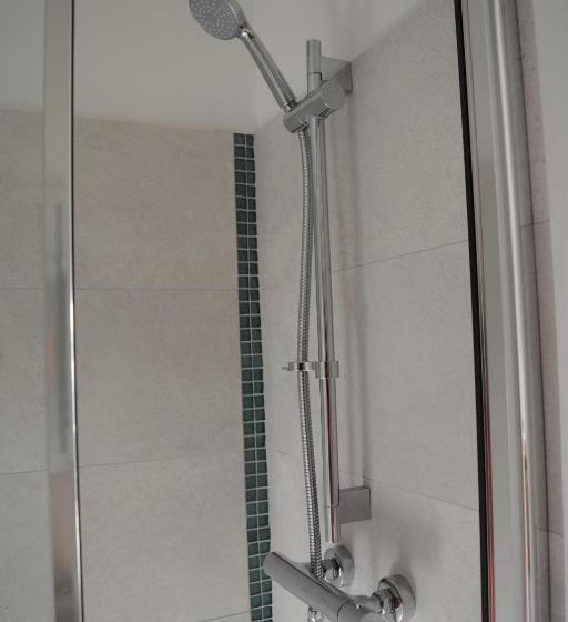 基本间, Riverside House