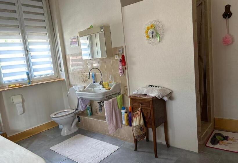 标准间带山景, Chambre Arnica Lit 140 Wifi Sdb Partagée