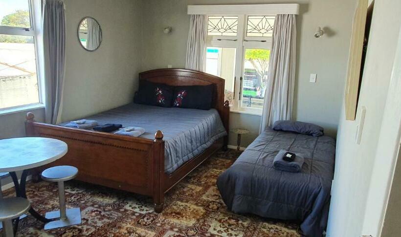 Номер Basic, Motueka Backpackers, Loud Live Music Friday Saturday Nights