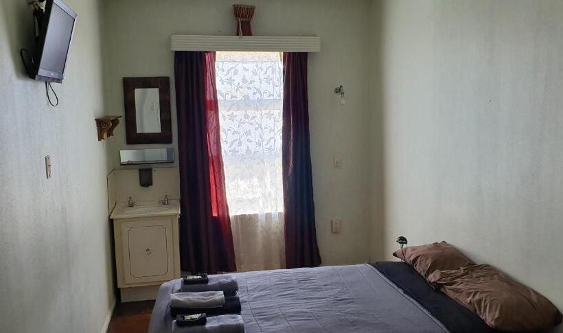 Номер Basic, Motueka Backpackers, Loud Live Music Friday Saturday Nights