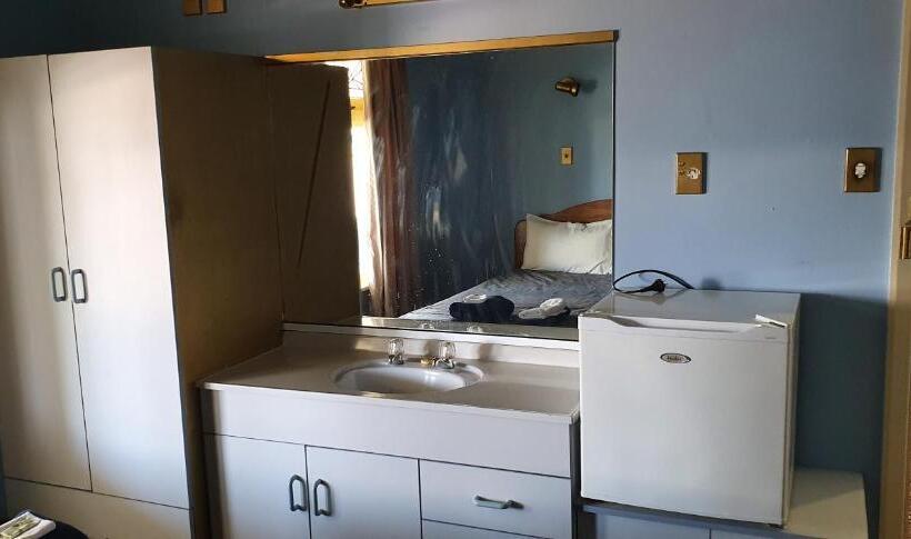 Семейный Номер, Motueka Backpackers, Loud Live Music Friday Saturday Nights